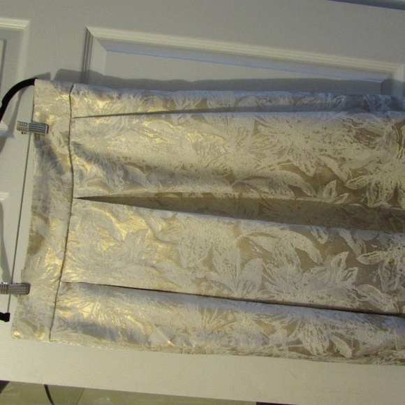 Gold skirt - Picture 2 of 4